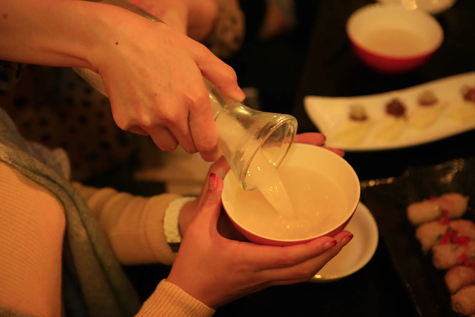 A drink people think of on rainy days in Korea, Makgeolli (막걸리)